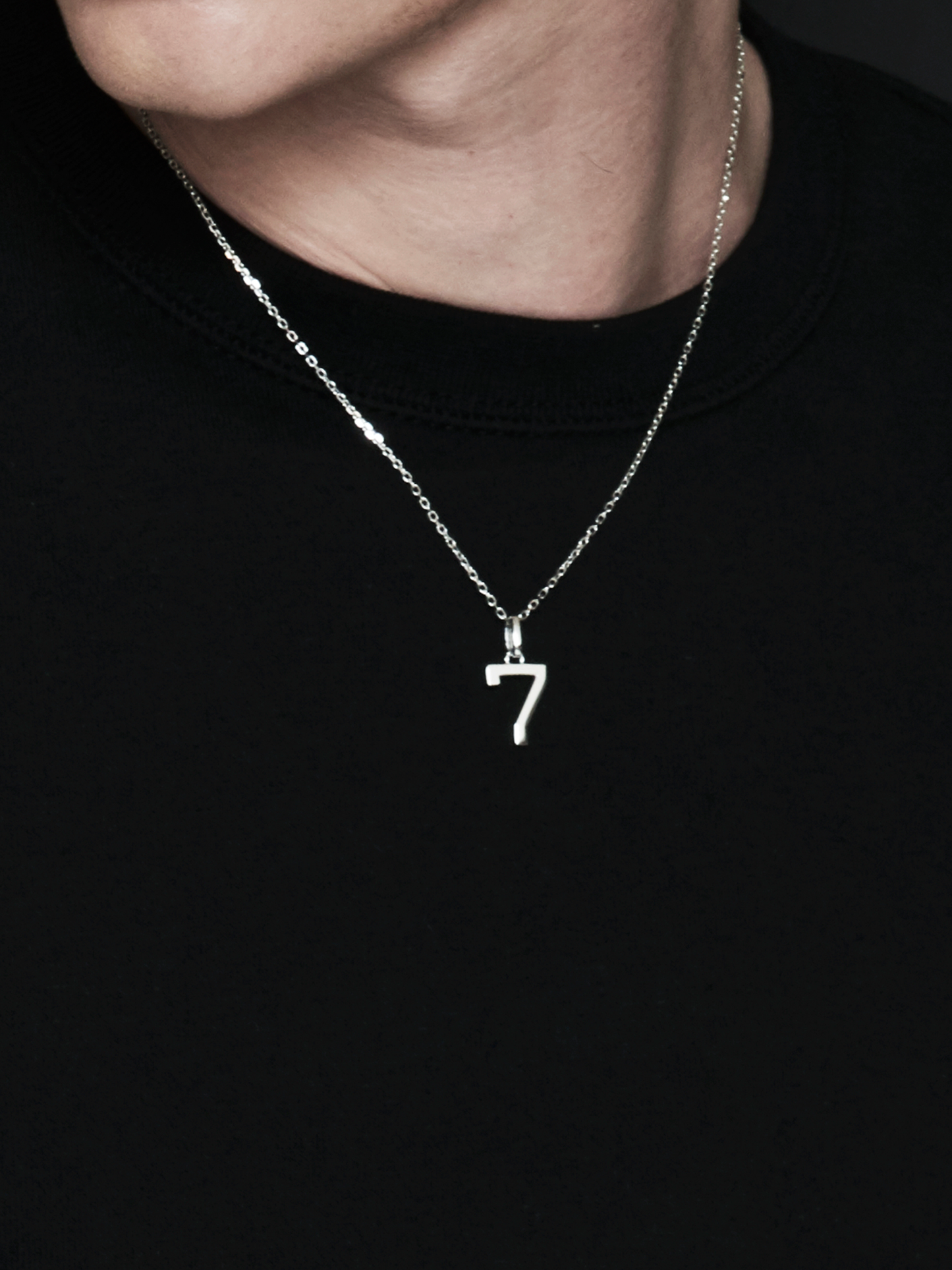 NUMERAL 7 | PENDANT | DIAMOND